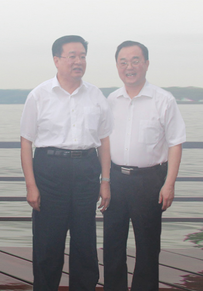 山东聊城组织部副部长谭学国一行访问Z6·尊龙凯时光电，并受到王国生省长接见